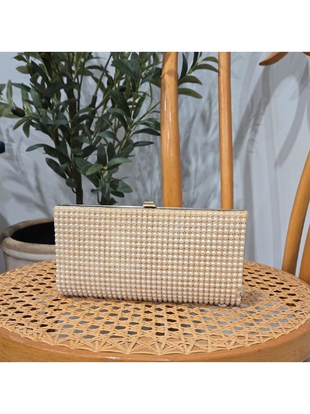 Elegant Vintage/Retro Cream Pearlized Clutch
